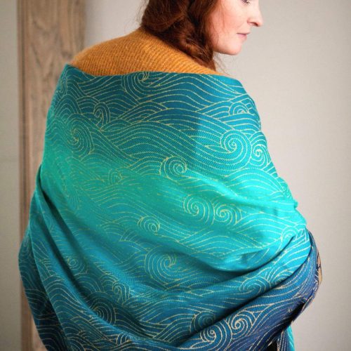 Rei Alta Shawl Action 1 bfe4d44f 0c5a 44d3 8347 44d3b7b8f248